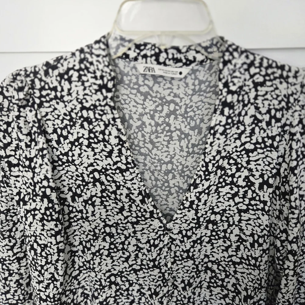 Zara Black and White Flowy Dress Size XS